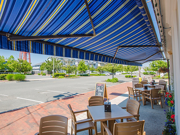 retractable awning